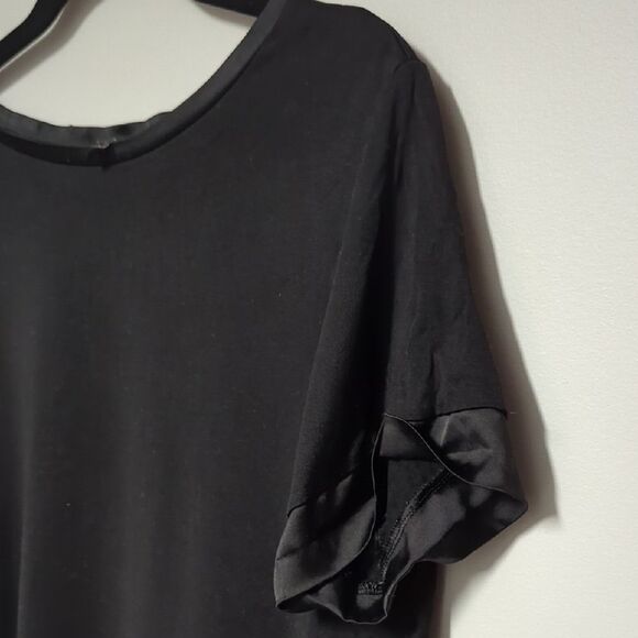 Banana Republic Relaxed Black Short Sleeve Blouse - Picture 2 of 5
